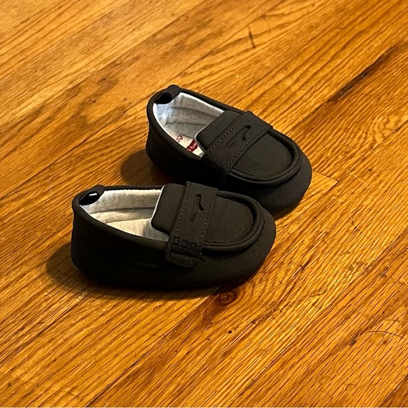 Brand new Carter’s infant slip ons - Picture 2 of 4